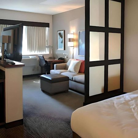 Comfort Suites Milwaukee West Εξωτερικό φωτογραφία