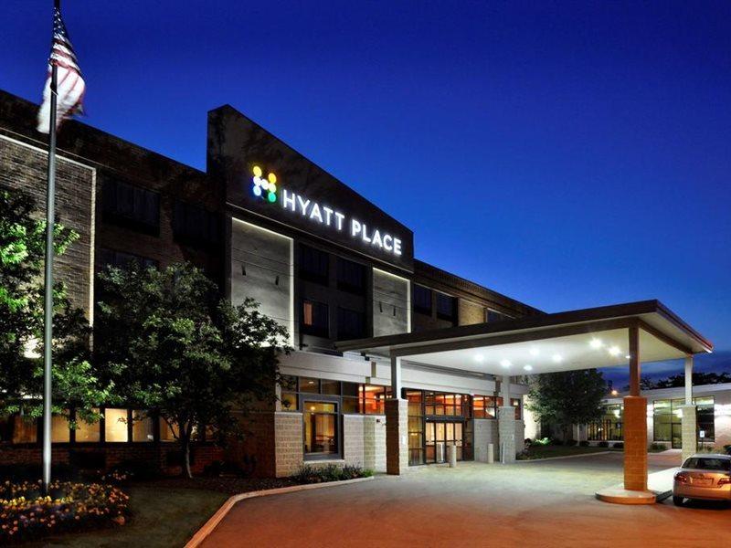 Comfort Suites Milwaukee West Εξωτερικό φωτογραφία
