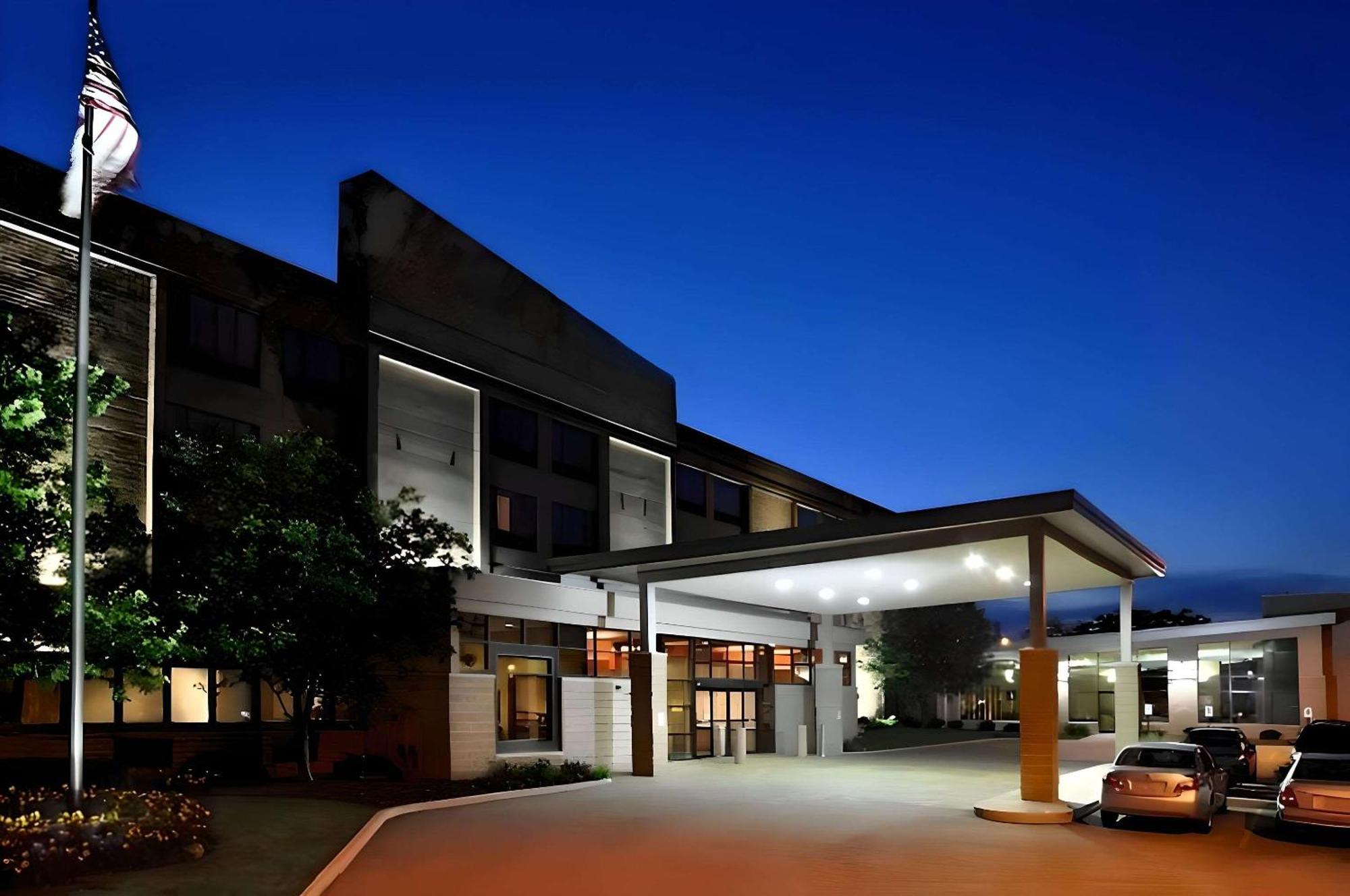 Comfort Suites Milwaukee West Εξωτερικό φωτογραφία