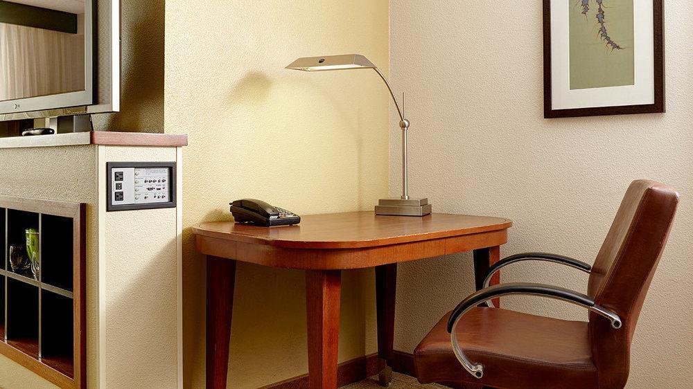 Comfort Suites Milwaukee West Εξωτερικό φωτογραφία