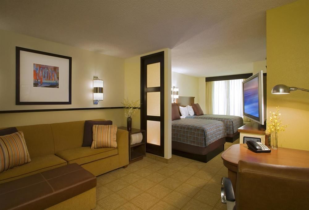 Comfort Suites Milwaukee West Εξωτερικό φωτογραφία