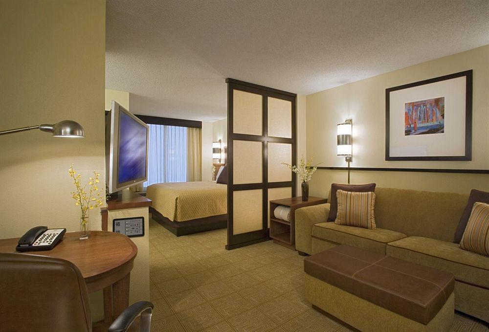 Comfort Suites Milwaukee West Δωμάτιο φωτογραφία
